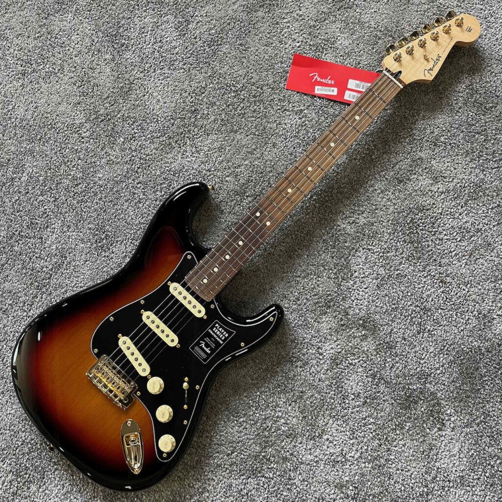 Fender Player Stratocaster Gold FAT