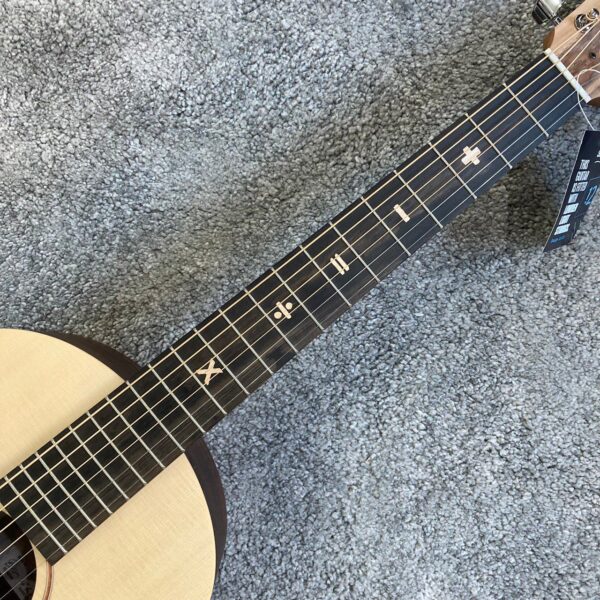Sheeran By Lowden Tour 紅髮艾德簽名琴：圖片 3