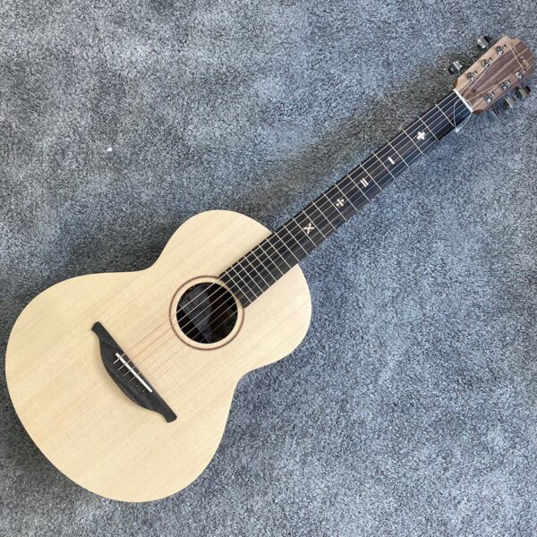 Sheeran By Lowden Tour 紅髮艾德簽名琴