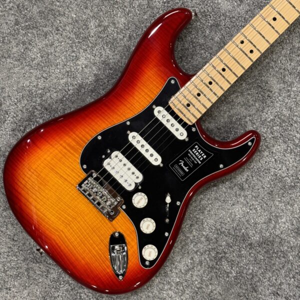 FENDER PLAYER STRAT PLUS TOP