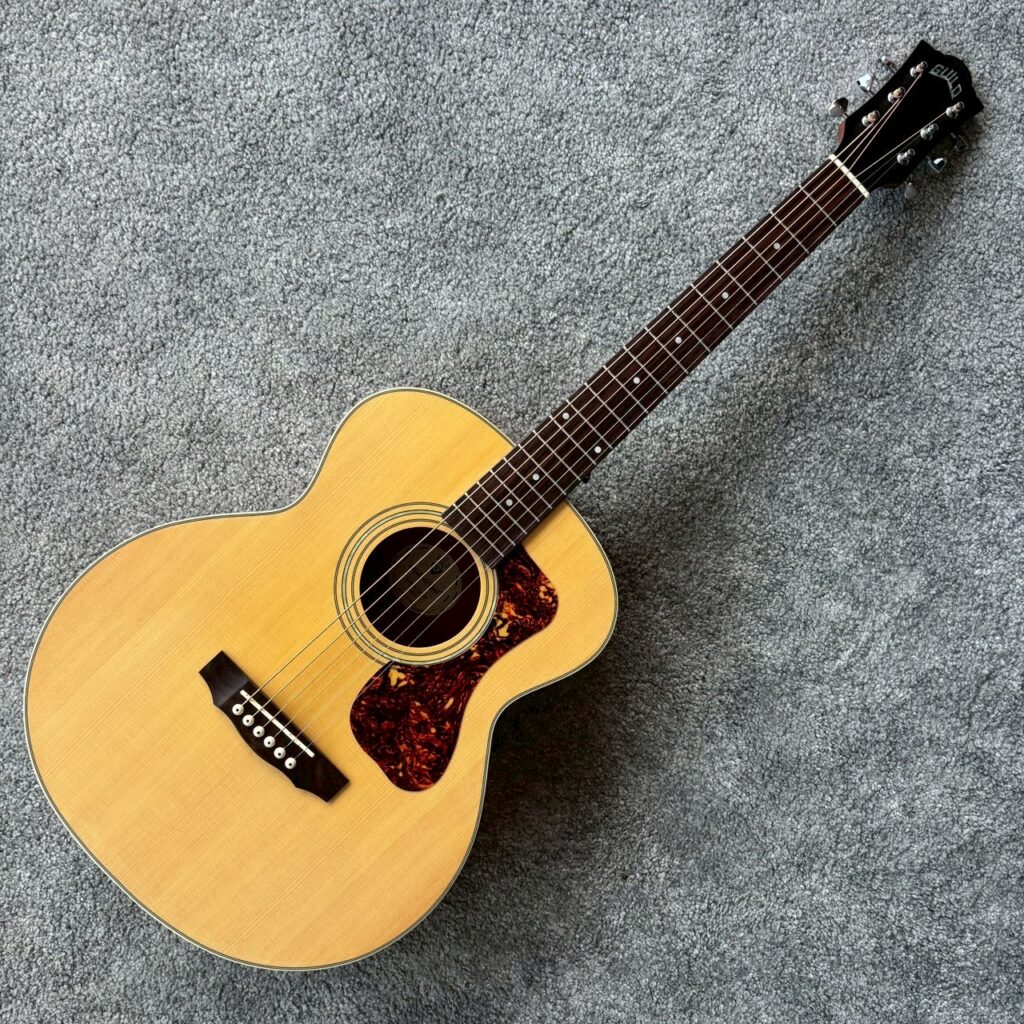 GUILD JUMBO JUNIOR GUITAR