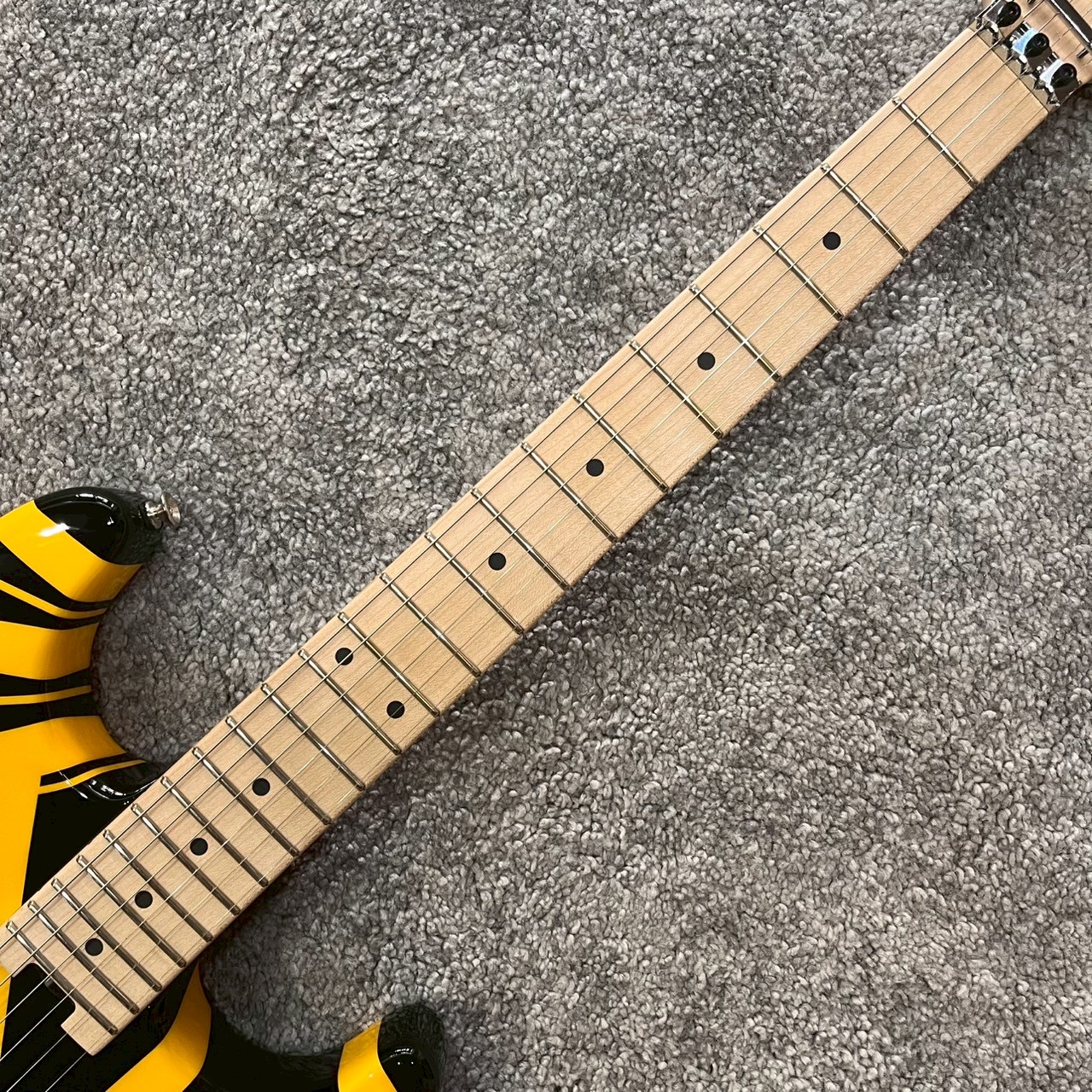 EVH Striped Series - Black w/ Yellow Stripes 黑身黃線 Van Halen:圖片 3
